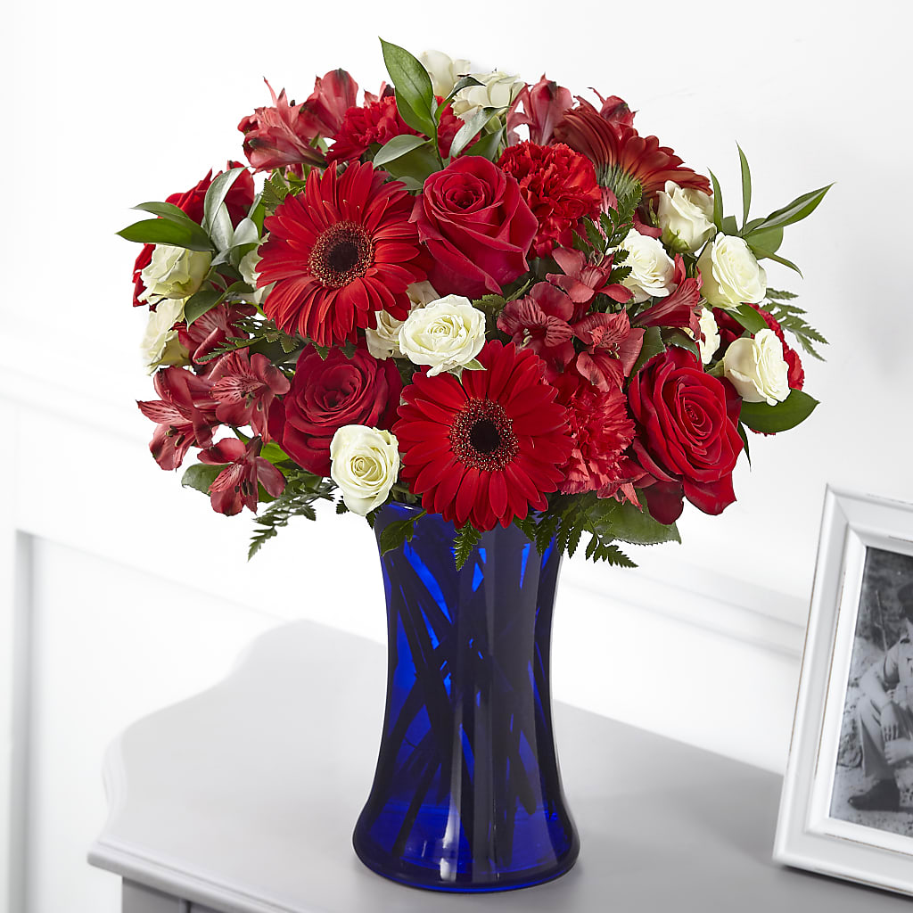 Hearts Embrace Bouquet – TALLEY'S FLOWER SHOP, King NC