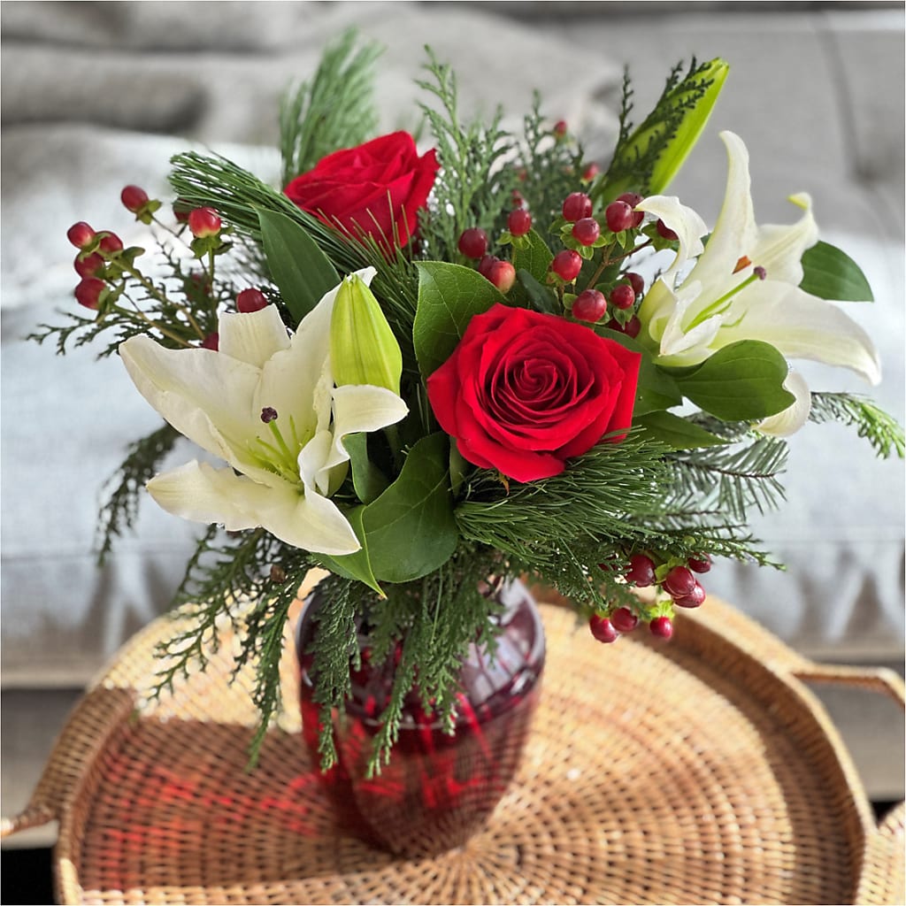 Evergreen Delight Bouquet – TALLEY'S FLOWER SHOP, King NC