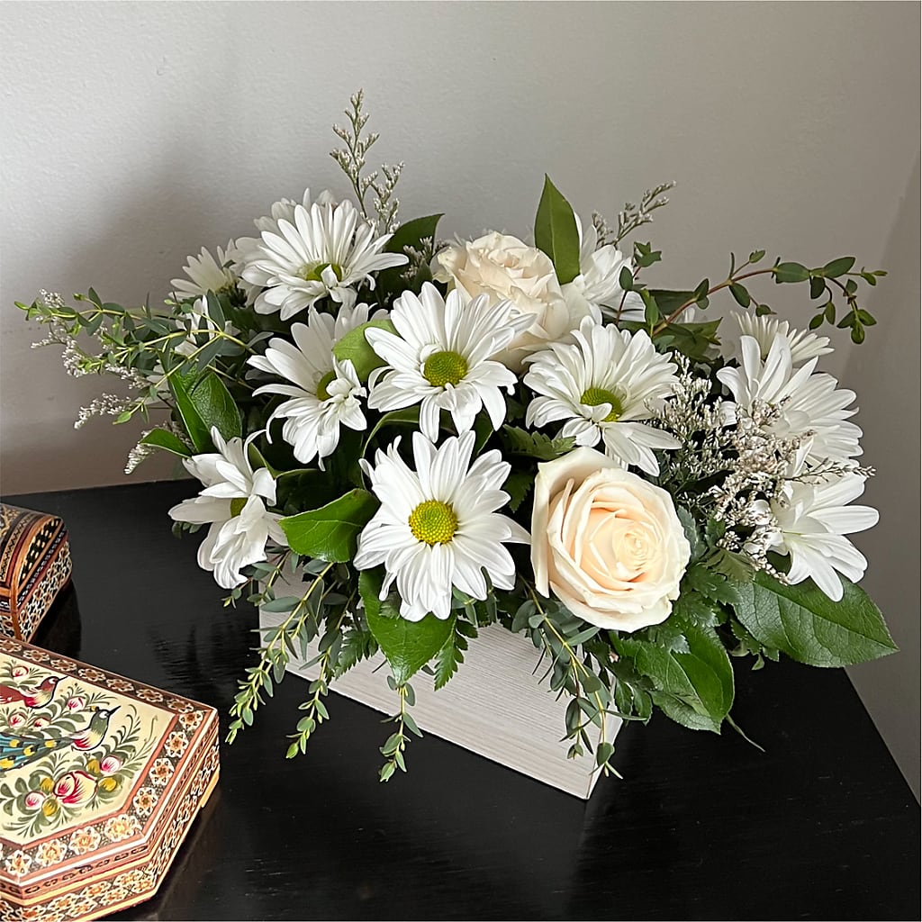 Fresh Linen Box Bouquet – TALLEY'S FLOWER SHOP, King NC